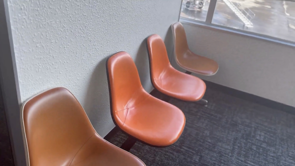 鹿児島空港のイームズチェア