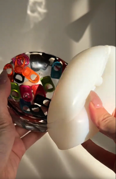 しっかり固めてシリコンモールドから取り外せば完成