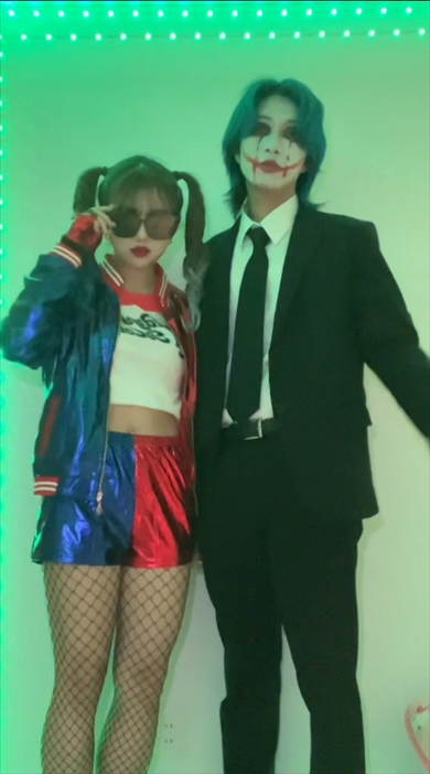 ハロウィーン仮装を披露した辻希美、杉浦太陽の長女・希空といとこ