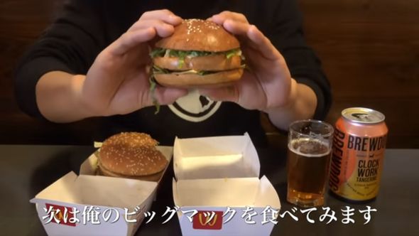 実物と再現ビッグマックを食べ比べる