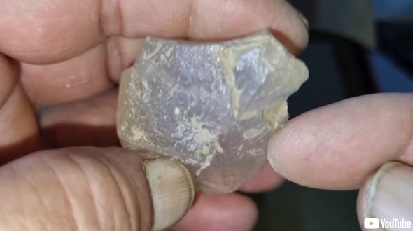 ピンクのラメを持つ宝石へと生まれ変わる