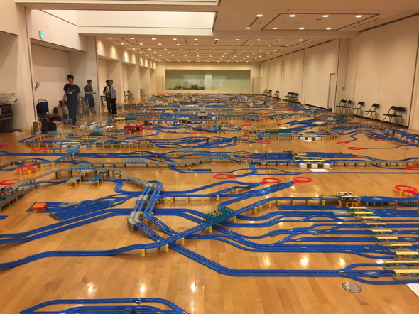 RTといいねの数だけプラレールをつなげる