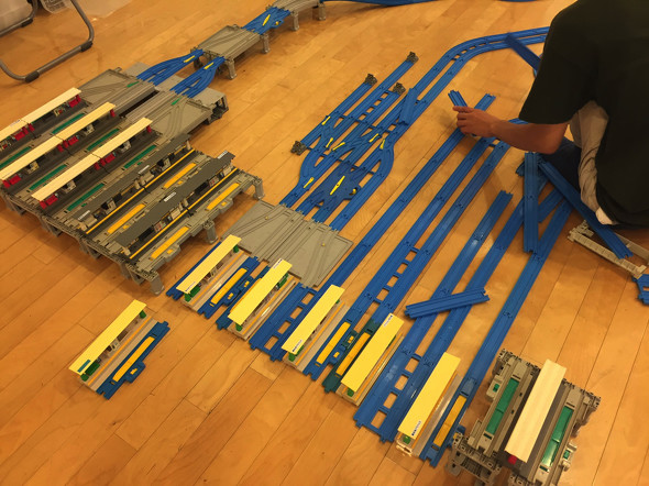 RTといいねの数だけプラレールをつなげる