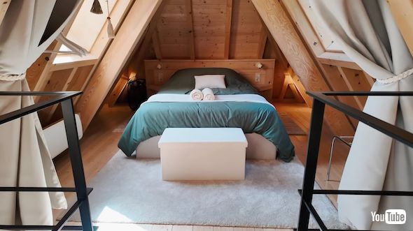 屋根裏部屋のベッドルーム