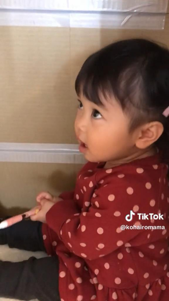 「まんー！」と言うこはるちゃん