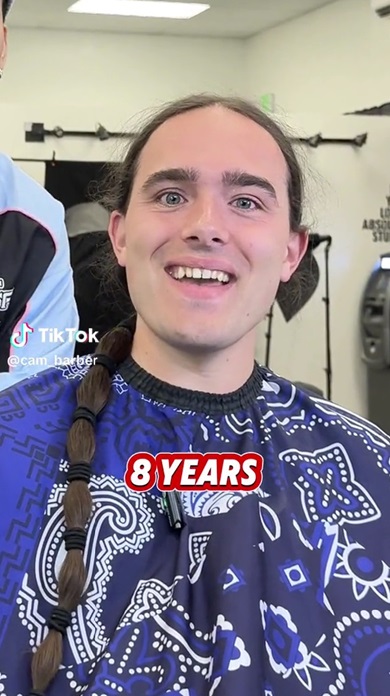 8年伸ばした髪をカット