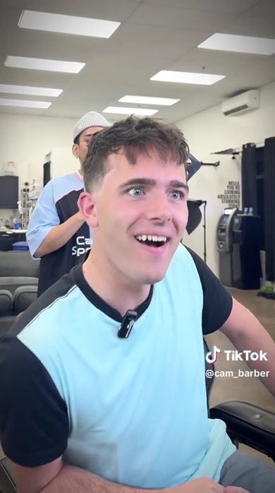 8年伸ばした髪をカット