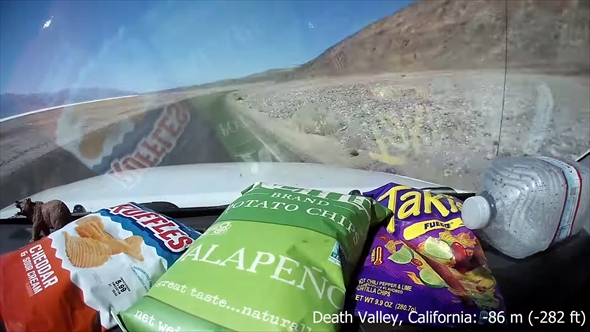 ポテチの袋を山頂まで運ぶ実験動画