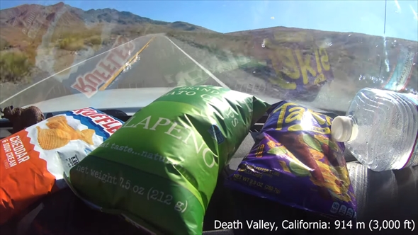 ポテチの袋を山頂まで運ぶ実験動画