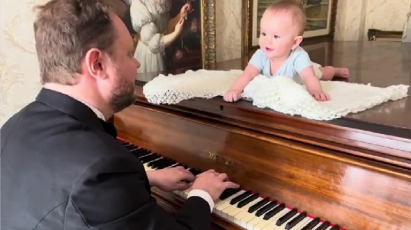 月の光を聞いた赤ちゃん