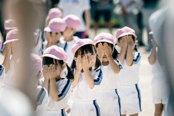 運動会に参加している女の子