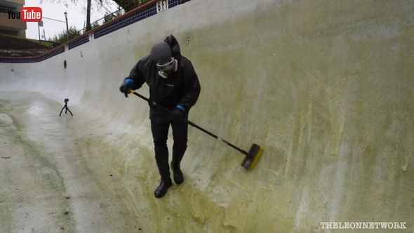 プール 掃除 清掃 濁った水 鮮やかな青 汚れ 洗浄 ビフォーアフター