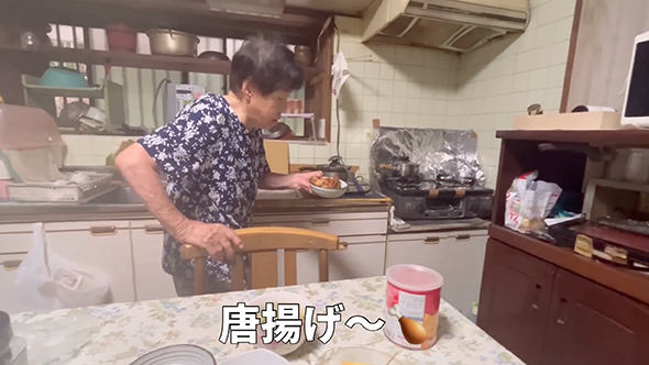朝から唐揚げを食べる98歳