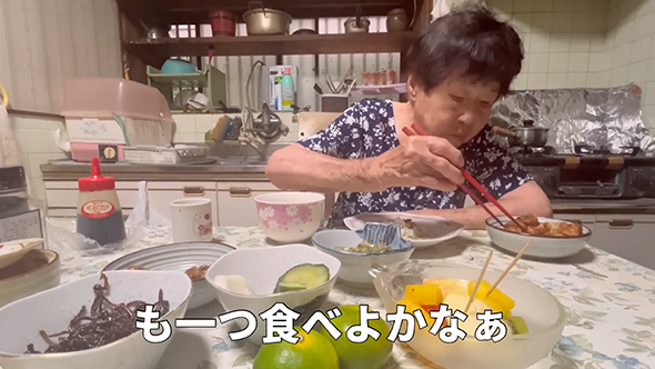 朝から唐揚げを食べる98歳