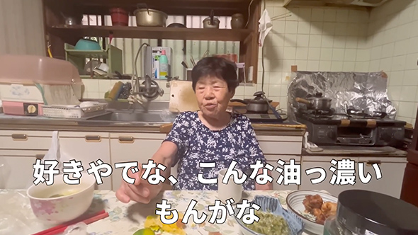 朝から唐揚げを食べる98歳