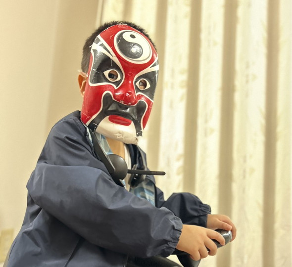 仮面被った男の子