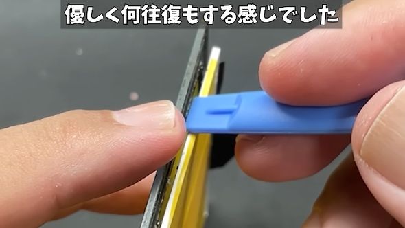 ディスプレイ本体とタッチパネルを外す