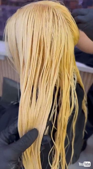 黒髪ロングの女性がガラリイメチェン