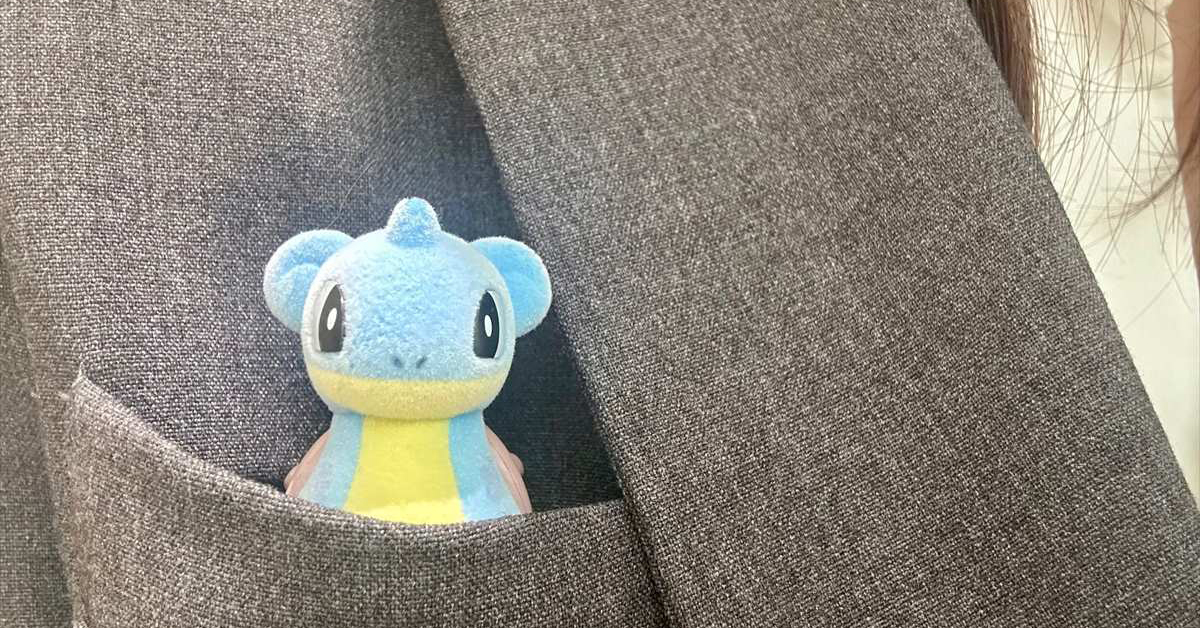 「1人じゃないって頑張れた」　面接で緊張…… → 胸ポケットにしのばせた“まさかのもの”が200万表示　「私もしようかな」「可愛くて草」（1/2） | アニメ ねとらぼ