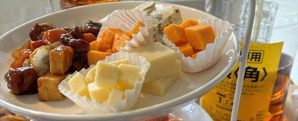 上段、チーズと酢豚！