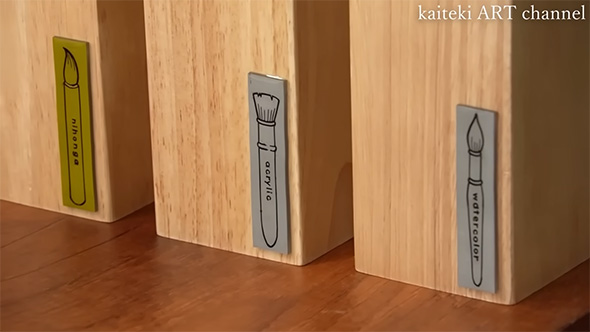 筆のイラスト筆立てに貼った