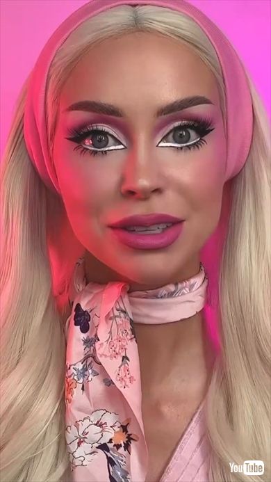 すっぴんからバービーに変身