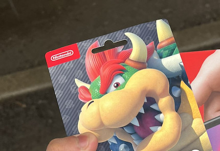 「Nintendo Switch（有機ELモデル）」とプリペイドカード