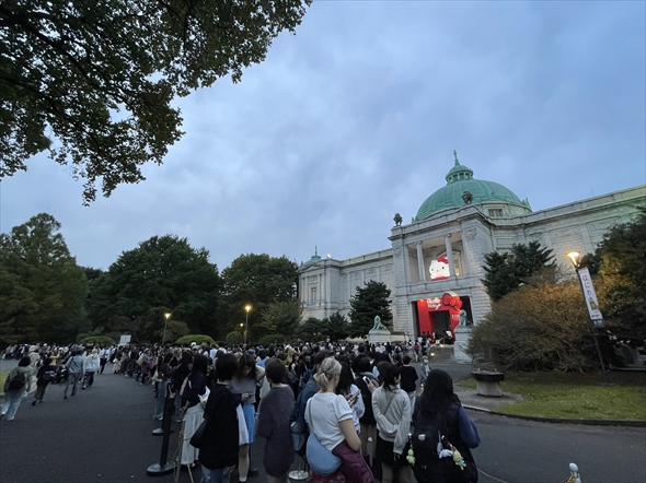 東京国立博物館（表慶館）で開幕したハローキティ展の様子