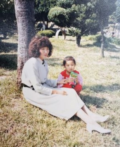 母と娘の昔の写真