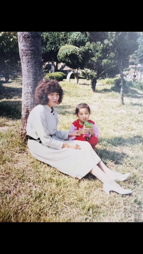 母と娘の昔の写真