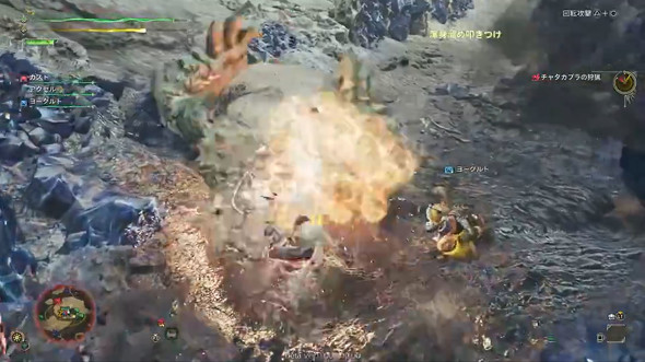 ハンマーを振り下ろす様子