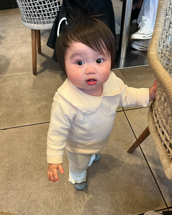生後3カ月 赤ちゃん 小児科医 首より目が据わってる 10カ月後 成長 記録 女の子
