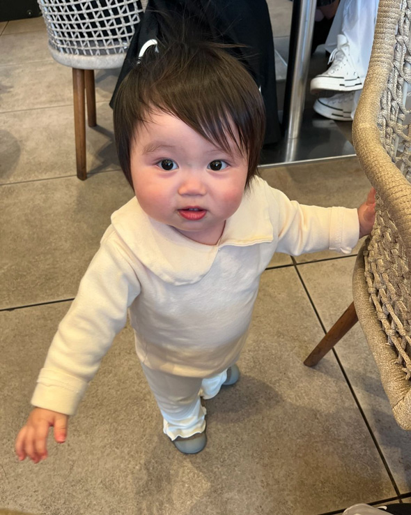 生後3カ月 赤ちゃん 小児科医 首より目が据わってる 10カ月後 成長 記録 女の子
