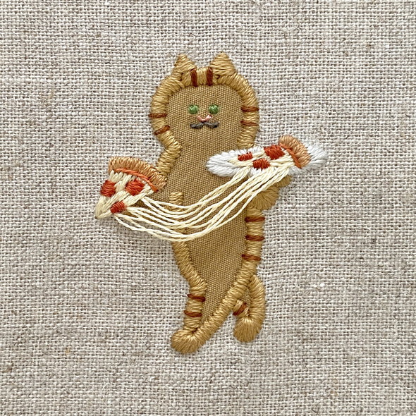 ピッツァを運ぶ猫ちゃんの刺しゅう