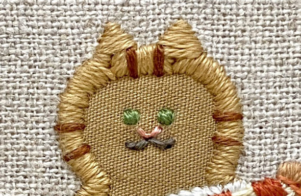 ピッツァを運ぶ猫ちゃんの刺しゅう