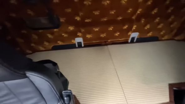 内装として畳を設けてある大型トラック