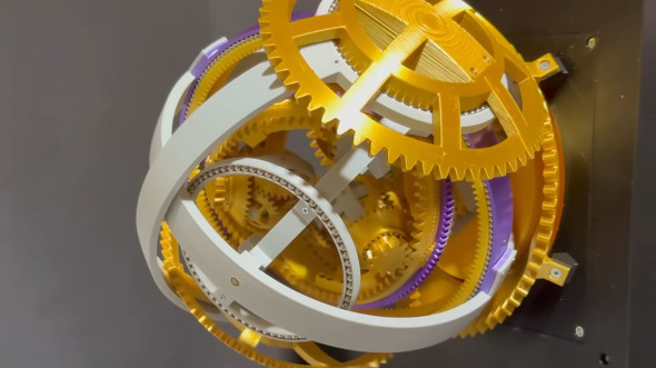 4個の3軸トゥールビヨンを内包した3軸回転体