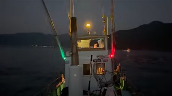 地元漁師の船に乗って海に出たら