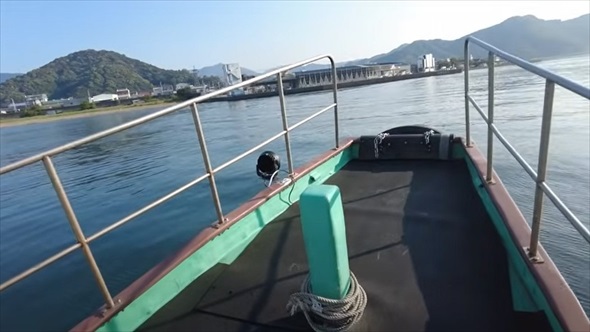 地元漁師の船に乗って海に出たら