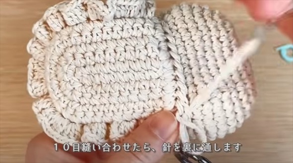 セリアの毛糸を編んでいくと