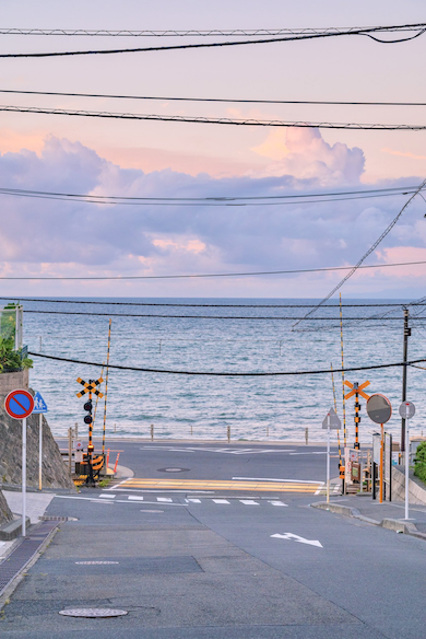 8月の鎌倉高校前踏切