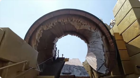 トロッコに乗りタル大砲から出発！