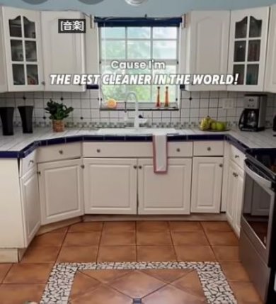 すっかり綺麗に清掃されたキッチン