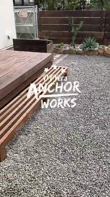 ウッドデッキと砂利半々