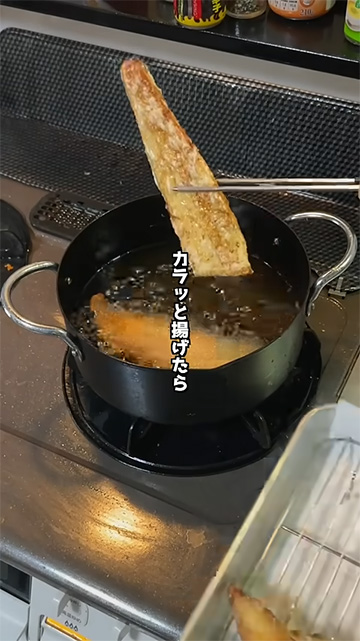 ウマヅラハギを揚げる