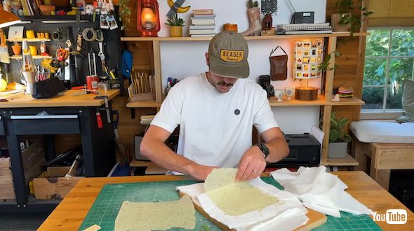 乾燥したセロリの紙を布からはがす