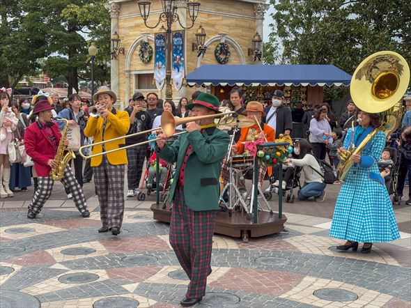 最高のスタイルで最高のホリデーミュージックを楽しめる「ホリデーワンダーバンド」