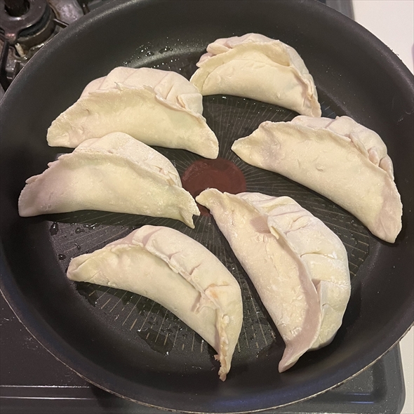 ジャンボ餃子　巨大料理　グルメ　調理　中華