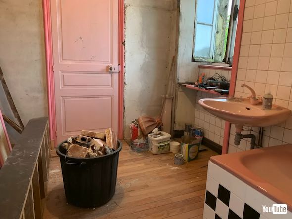 改装前のバスルーム