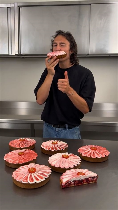 イケメンシェフの菓子作り